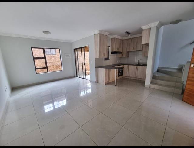 3 BEDROOM TOWNHOUSE FOR SALE IN ELANDSHAVEN